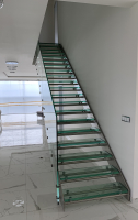 RD Hřebeč - skleněné schodiště